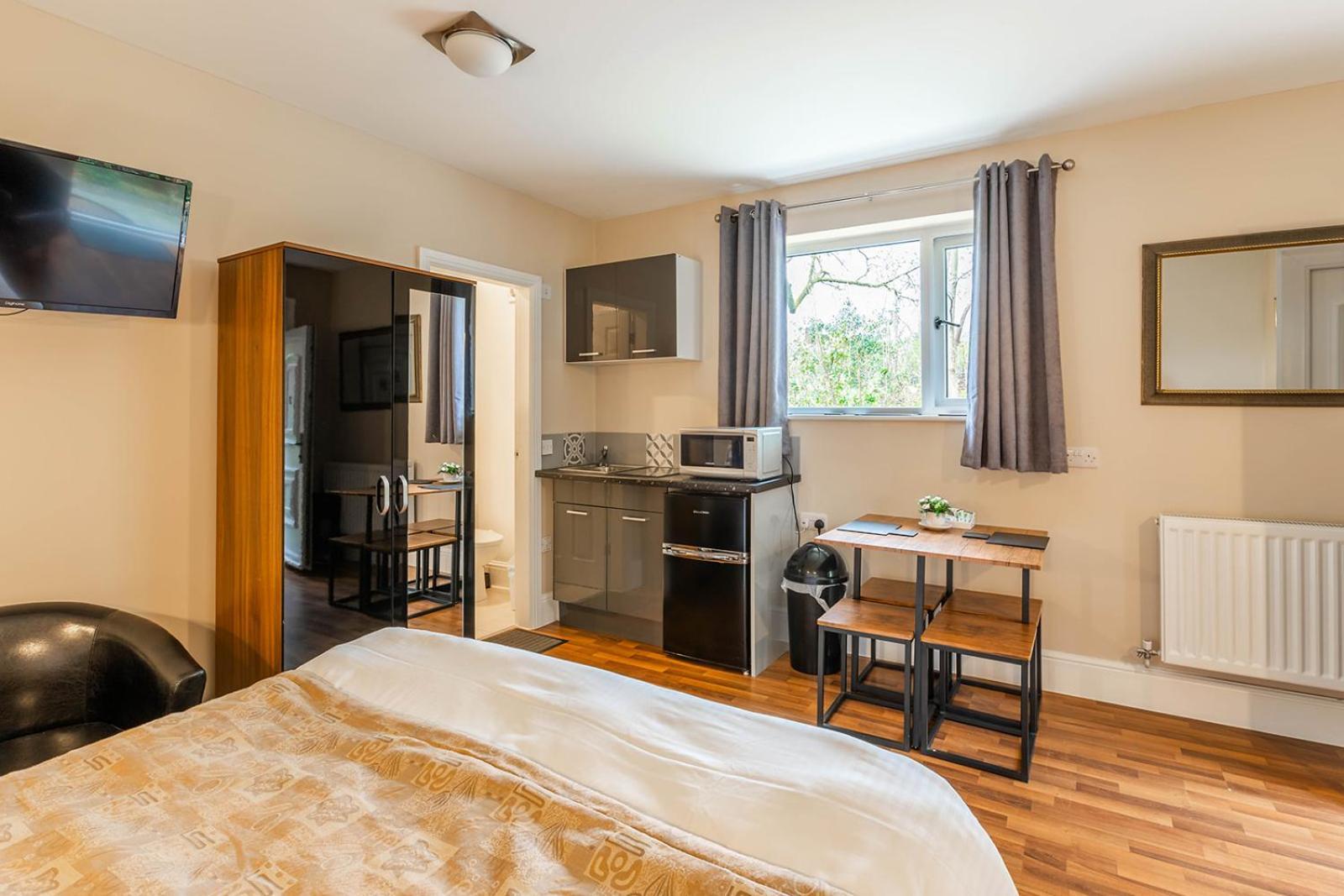 Windermere Studio Rooms - With Free Car Parking Onsite Eksteriør bilde
