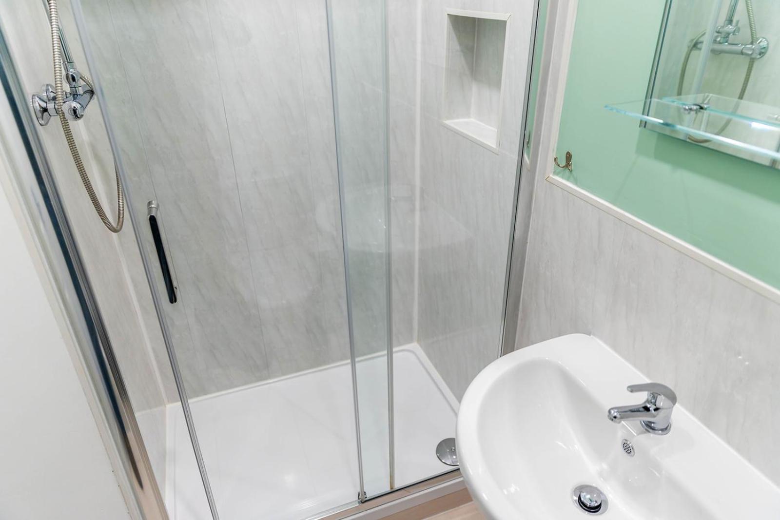 Windermere Studio Rooms - With Free Car Parking Onsite Eksteriør bilde
