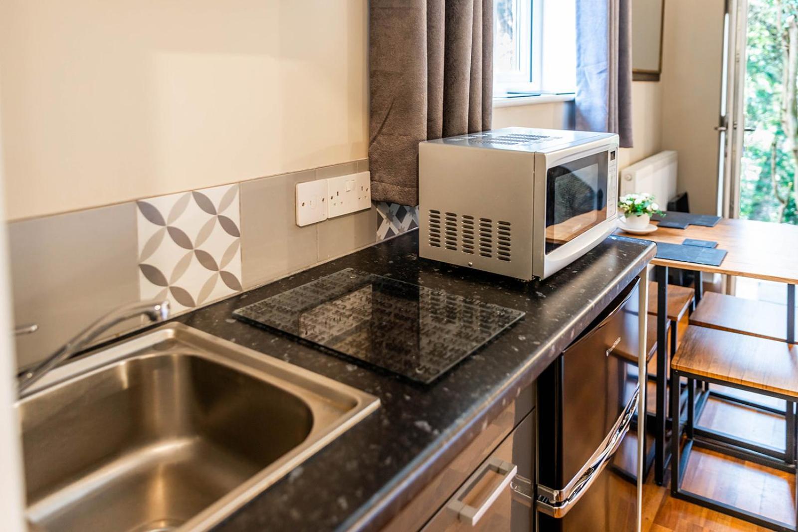 Windermere Studio Rooms - With Free Car Parking Onsite Eksteriør bilde