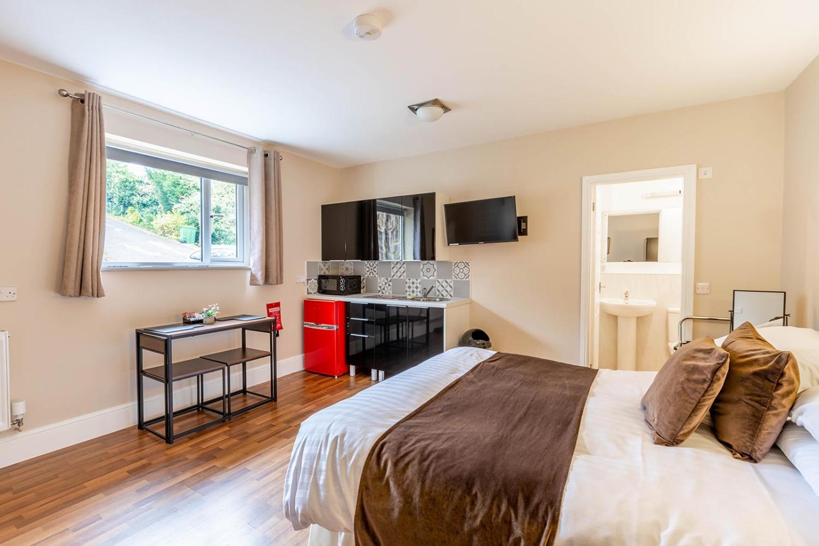 Windermere Studio Rooms - With Free Car Parking Onsite Eksteriør bilde