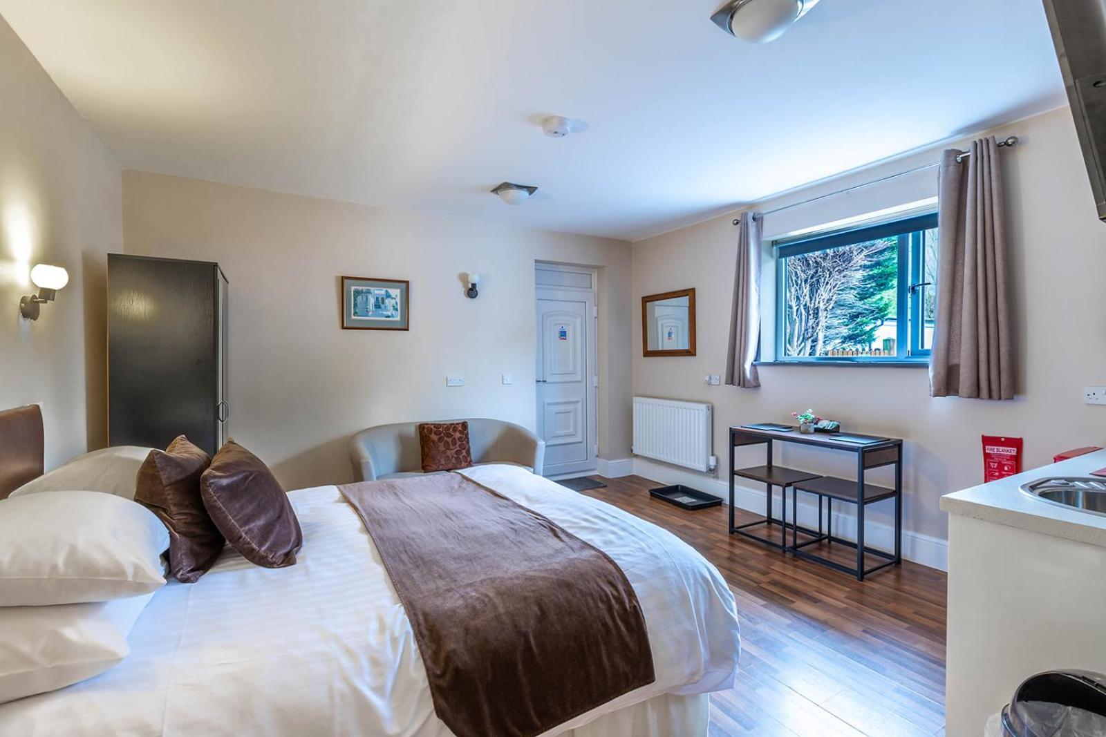 Windermere Studio Rooms - With Free Car Parking Onsite Eksteriør bilde