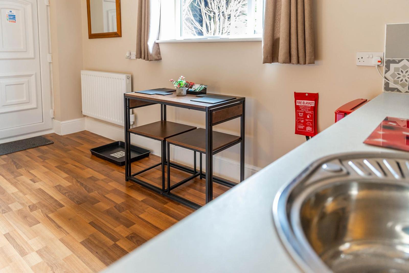 Windermere Studio Rooms - With Free Car Parking Onsite Eksteriør bilde