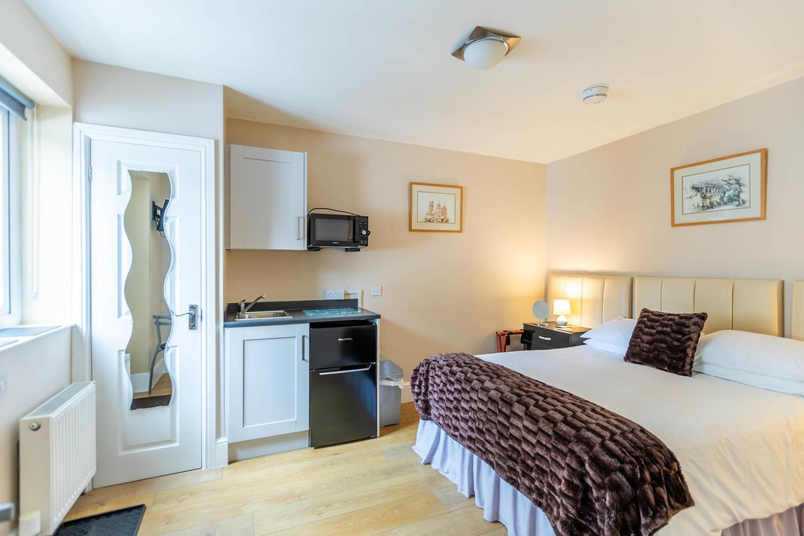 Windermere Studio Rooms - With Free Car Parking Onsite Eksteriør bilde