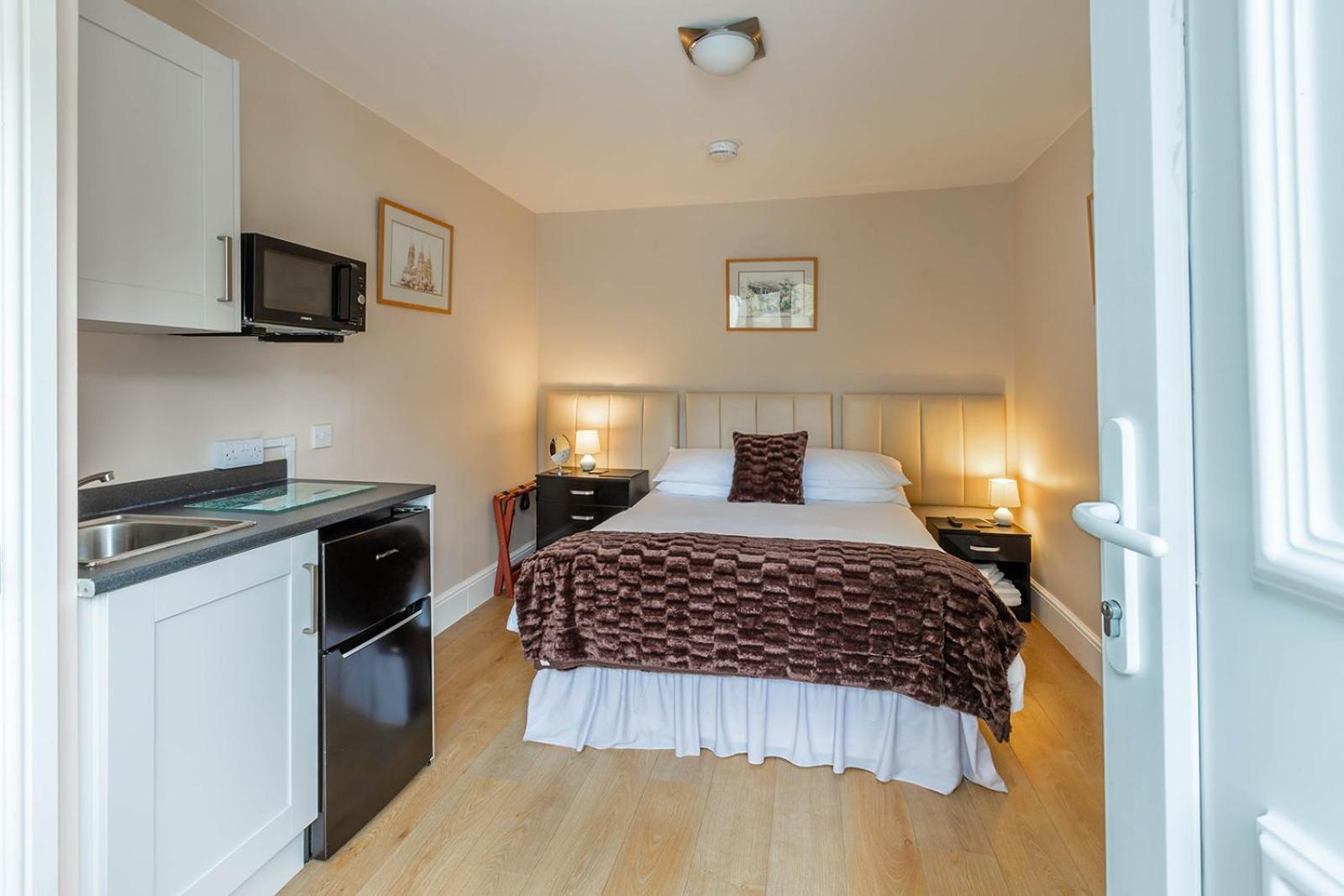 Windermere Studio Rooms - With Free Car Parking Onsite Eksteriør bilde