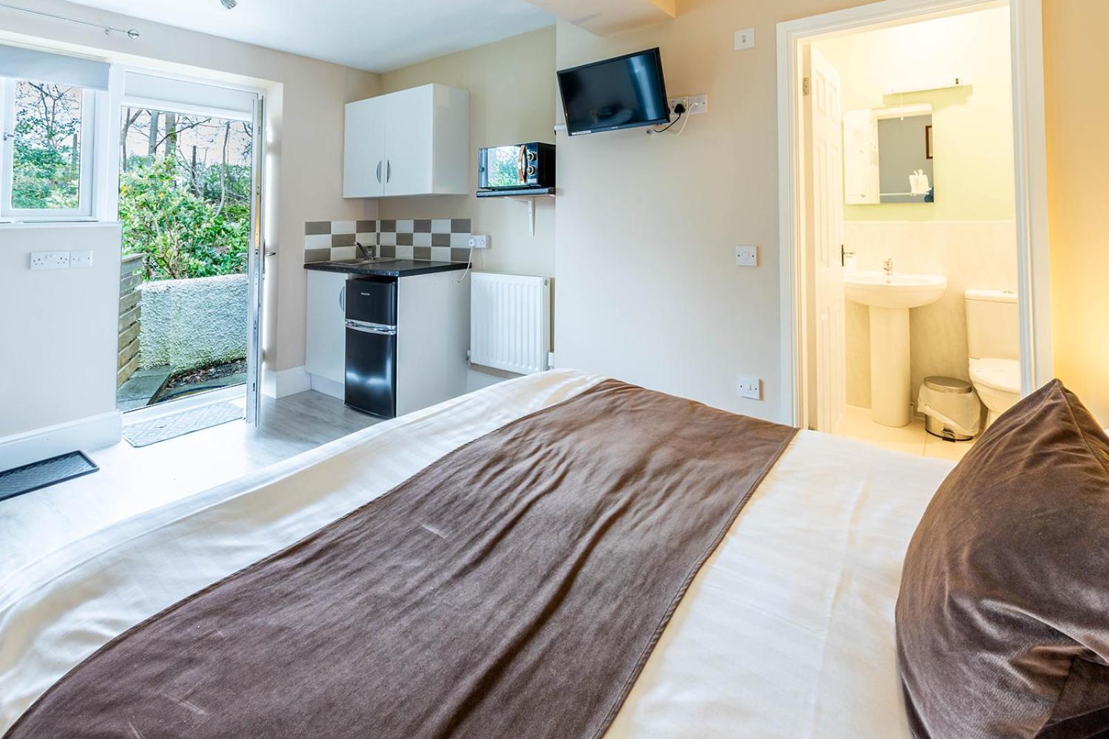 Windermere Studio Rooms - With Free Car Parking Onsite Eksteriør bilde