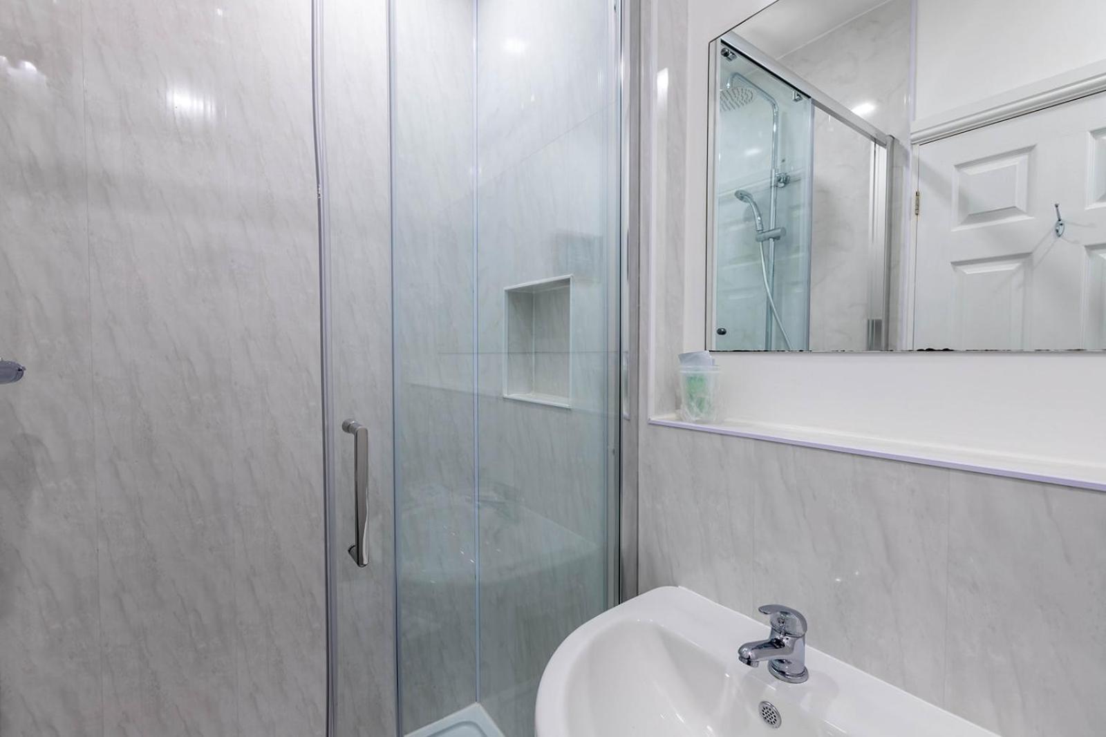 Windermere Studio Rooms - With Free Car Parking Onsite Eksteriør bilde